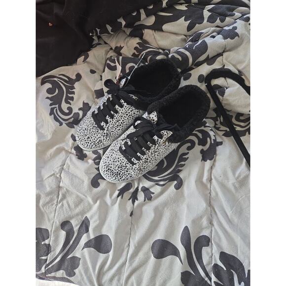 Rampage Shoes - Rampage Faux Fur Lined Cheetah Spot Sneakers Women's Size 8M